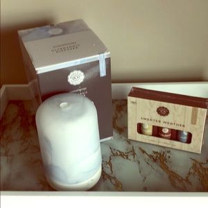 Aromatic Diffuser & 3 10ML Essential Oils